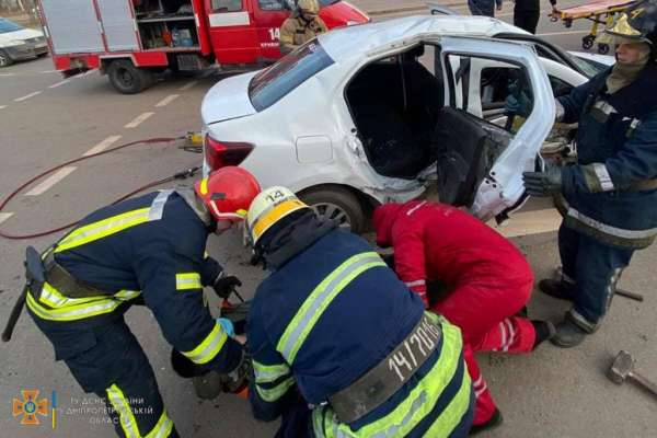 В Кривом Роге три человека пострадали в ДТП
