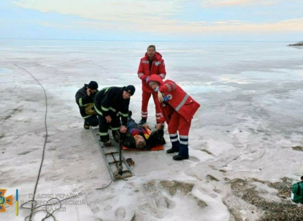 Два рыбака провалились под лед: одного так и не нашли