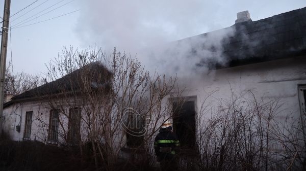 В Каменском на Живописном переулке случился пожар (фото) В Каменском на Живописном переулке случился пожар (фото)