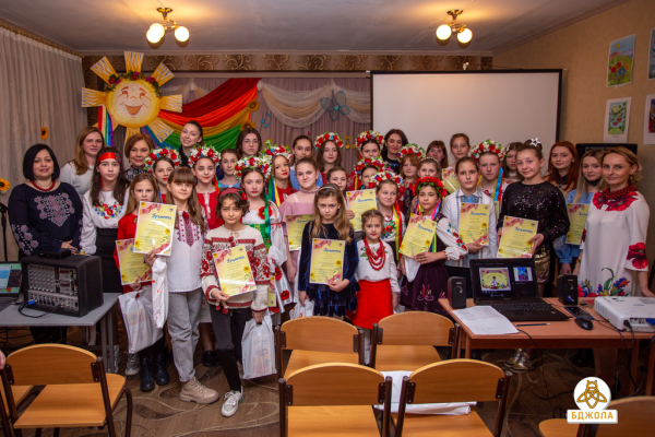 Активісти ГО &laquo;Бджола&raquo; вітали учнів Лівобережної школи мистецтв&nbsp;
