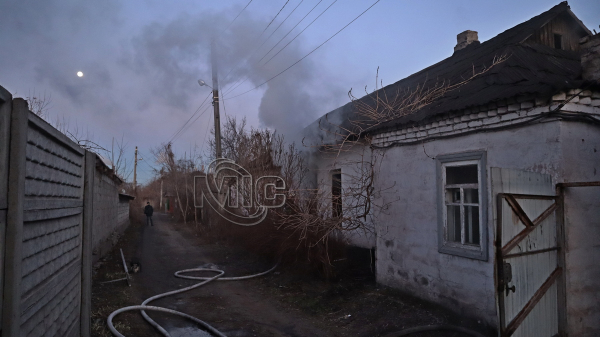 В Каменском на Живописном переулке случился пожар (фото) В Каменском на Живописном переулке случился пожар (фото)