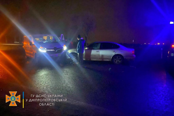 В Днепровском районе в ДТП с двумя легковушками и микроавтобусом пострадали пять человек

