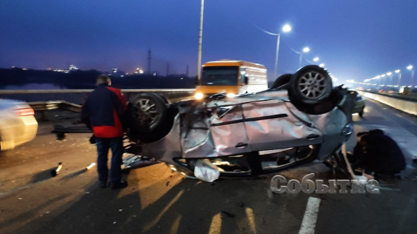Серьезное ДТП на мосту в Каменском: среди пострадавших &ndash; беременная женщина
