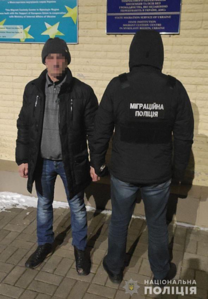Двух иностранцев из Днепропетровской области доставили в пункт временного пребывания для выдворения из Украины
