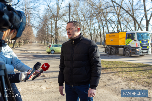 В Каменском проводят аварийный ремонт дорог 

