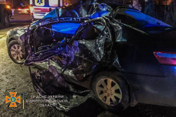 В Днепровском районе в ДТП с двумя легковушками и микроавтобусом пострадали пять человек
