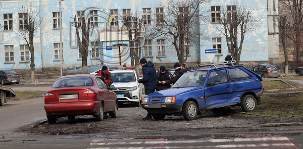 ДТП в Каменском: &laquo;Ланос&raquo; протаранил &laquo;Таврию&raquo;