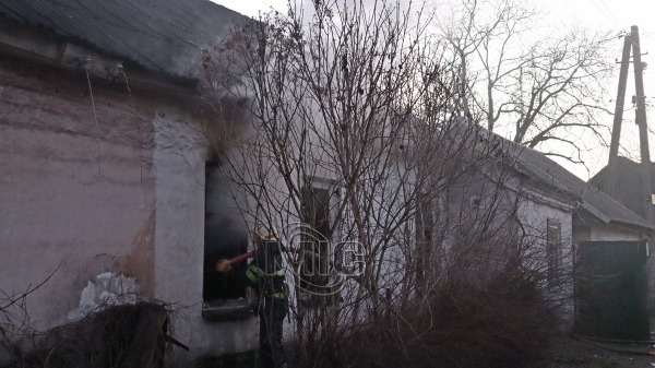 В Каменском на Живописном переулке случился пожар (фото) В Каменском на Живописном переулке случился пожар (фото)