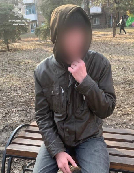 В Кривом Роге мужчина ходил по городу с патронами в карманах
