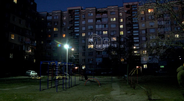 Фонари в каждый двор: в Каменском восстанавливают наружное освещение