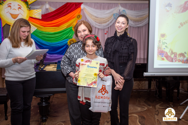 Активісти ГО &laquo;Бджола&raquo; вітали учнів Лівобережної школи мистецтв&nbsp;
