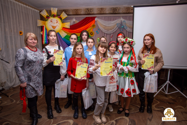Активісти ГО &laquo;Бджола&raquo; вітали учнів Лівобережної школи мистецтв&nbsp;

