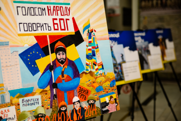В ДнепрОГА открыли выставку ко Дню Героев Небесной Сотни
