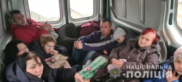 Полицейские Днепропетровщины помогли эвакуировать из Харькова 180 человек
