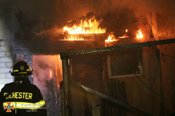 В Днепре в горящем доме обнаружили мертвого мужчину
