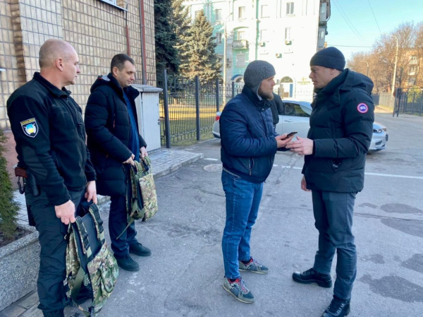 Каменское продолжает помогать защитникам города и Украины