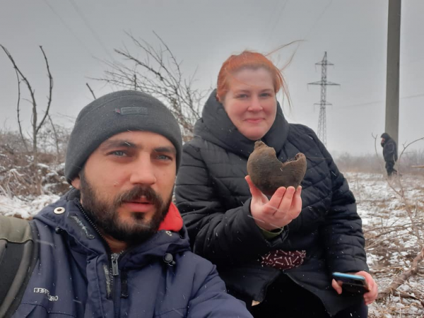 В Днепре при рытье окопа обнаружили горшок эпохи бронзы

