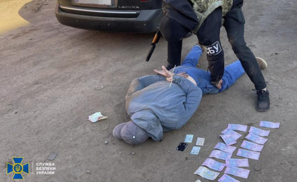 В Кривом Роге задержали псевдоволонтера, перепродававшего переданную ему бесплатно военную амуницию
В Кривом Роге задержали псевдоволонтера, перепродававшего переданную ему бесплатно военную амуницию
