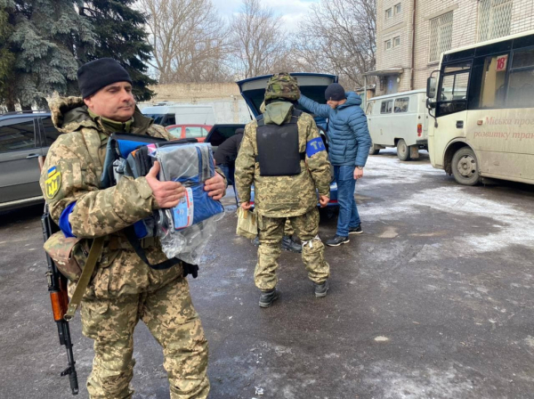 Теробороне Каменского передали форму и термосумки
