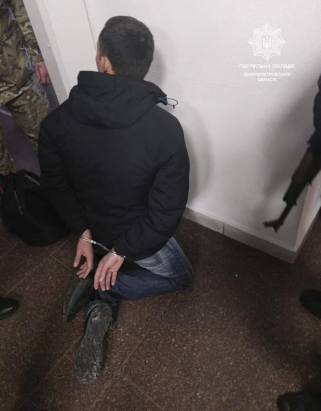 В Днепре задержали подозрительного  мужчину, фотографировавшего дома
