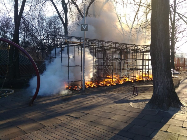 В парке Каменского горел детский аттракцион