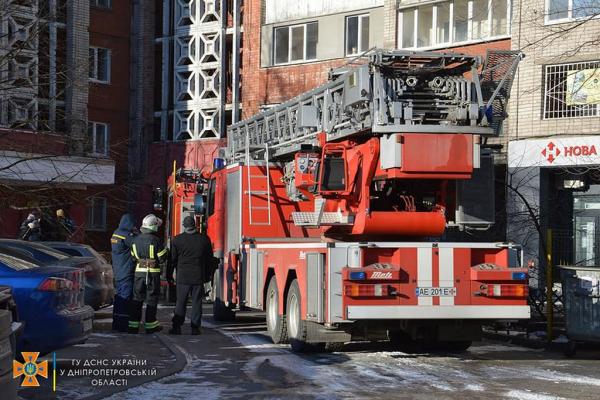 В Днепре потушили два пожара в многоэтажках

