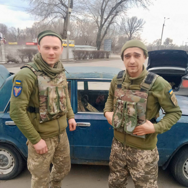 В Каменском бойцы теробороны получили форму, бронежилеты и рации
