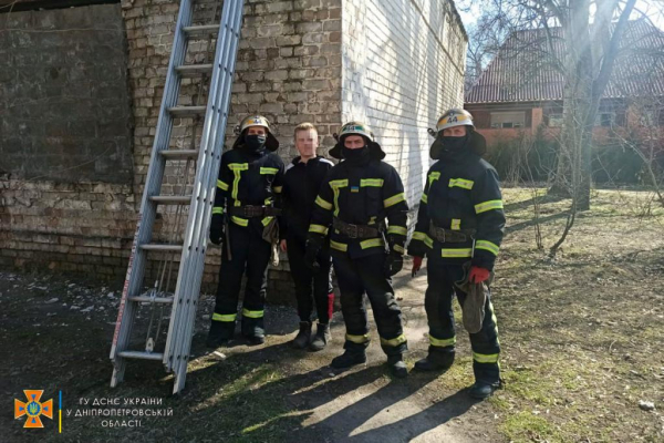 В Покрове спасатели сняли с крыши подростка
