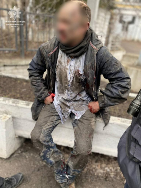 Двух подозрительных мужчин задержали патрульные на улицах Днепра
