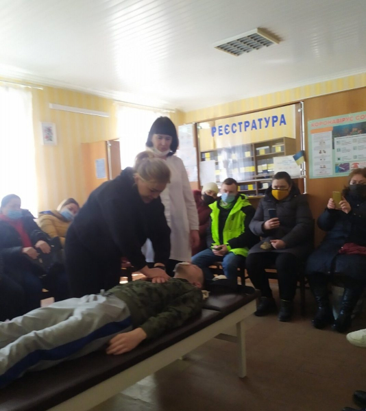 Занятия по оказанию первой помощи продолжаются в Каменском