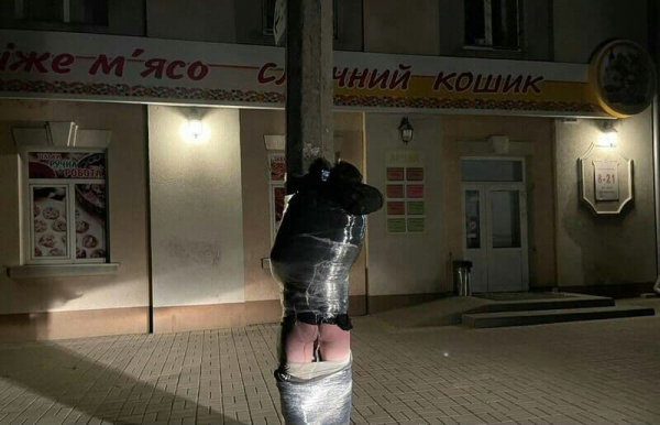 Как украинцы наказывают мародеров (фото)