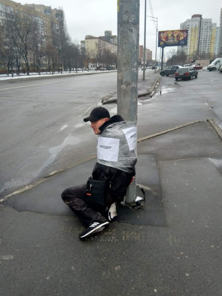 Как украинцы наказывают мародеров (фото)