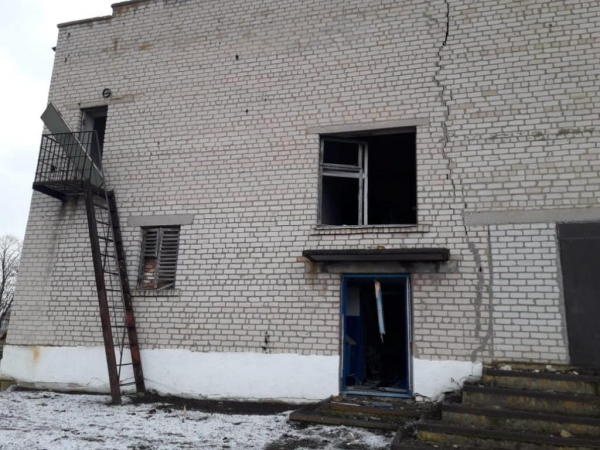 Вражеская ракета попала в школьный стадион на Днепропетровщине
