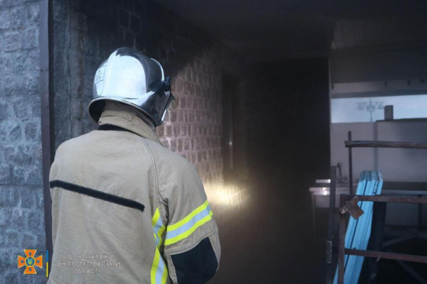 В Днепре потушили пожар на Сичеславской Набережной

