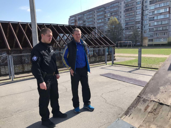 Спортшколы Каменского провели субботник
