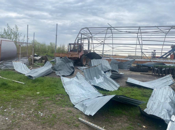 В Синельниковском районе оккупанты &laquo;денацифицировали&raquo; два пустых ангара
