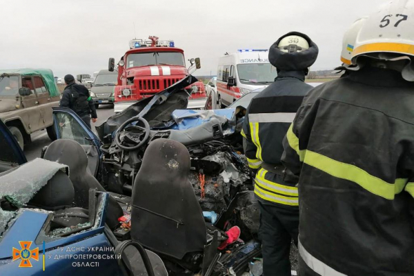 В Синельниковском районе в ДТП погибли четыре человека
