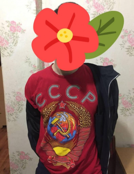 Полицейские Каменского спасли от самосуда мужчину в футболке  с символикой СССР
