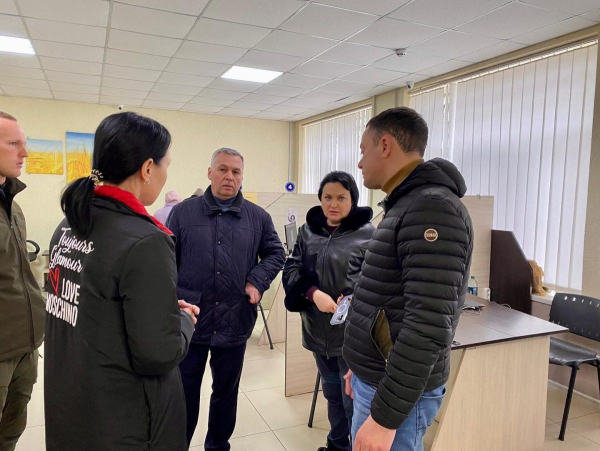 Мэр Каменского проинспектировал центры помощи переселенцам