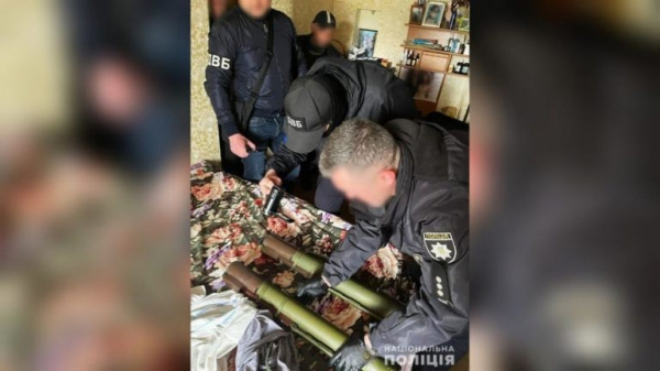 В Днепропетровской области депутат получил оружие как гуманитарную помощь