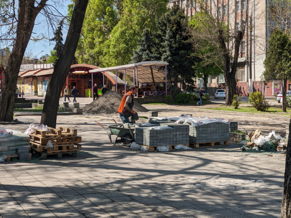 В Каменском продолжается  благоустройство: как живет и работает город в тылу
