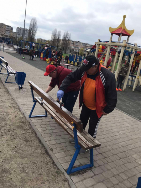 Спортшколы Каменского провели субботник
