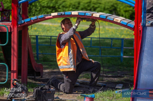 В Каменском продолжается  благоустройство: как живет и работает город в тылу
