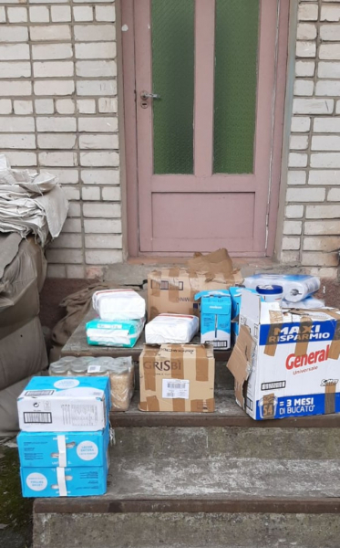 Каменская РВА передала продукты питания вынужденным переселенцам 
