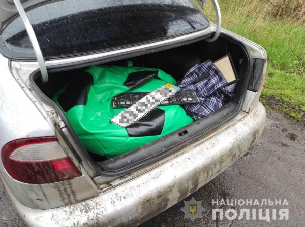 Пьяный житель Покрова перевозил наркотики и краденые инструменты на угнанном авто

