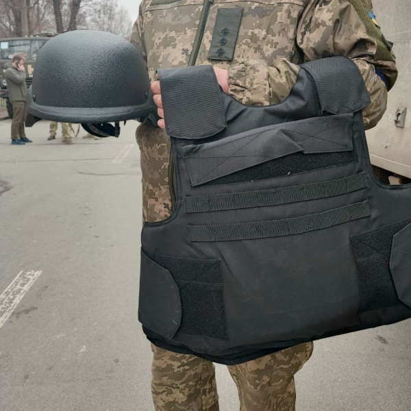 Метинвест предоставит защитникам Украины 90 000 бронежилетов