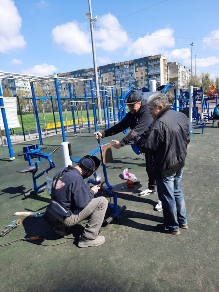 Спортшколы Каменского провели субботник
