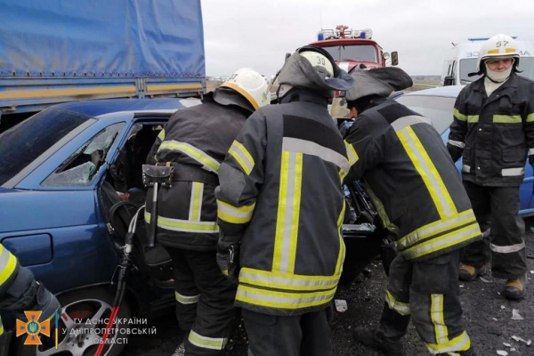 В Синельниковском районе в ДТП погибли четыре человека
