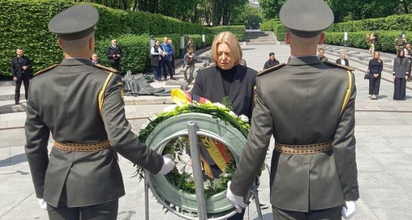С нами весь мир &ndash; кто и зачем посетил Украину в День памяти и примирения