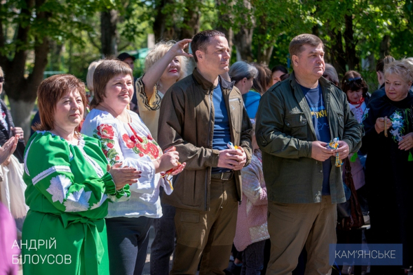 В Каменской школе №22 организовали праздник ко Дню украинской вышиванки
